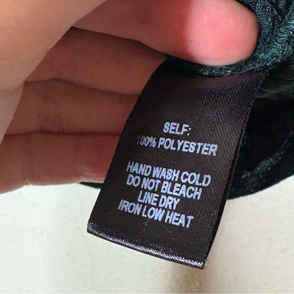 Lulu's Forest Green Velvet Crop Size Large - Picture 4 of 5